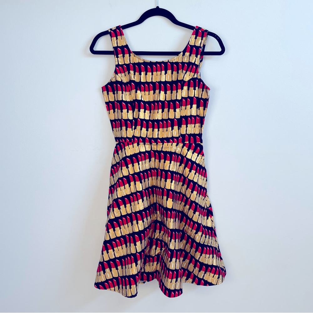 Retrolicious Lipstick pattern dress with pockets